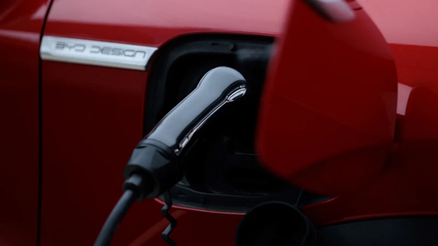 flash charging vs battery swapping byd