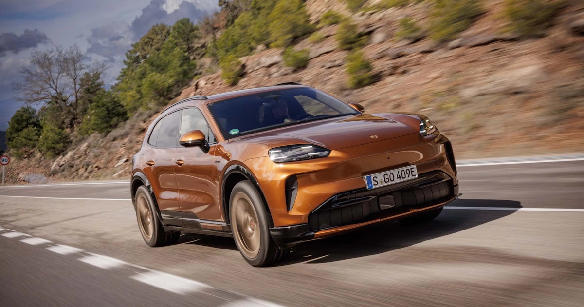 Porsche Cayenne Electric wireless charging
